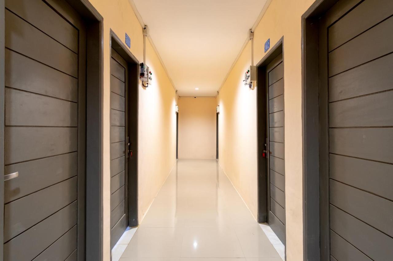 Oyo 2895 Paranginan Residence Medan Exterior foto