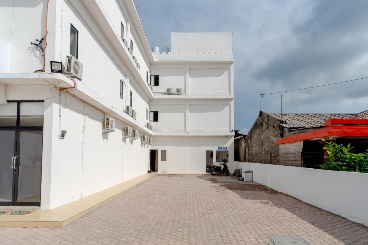 Oyo 2895 Paranginan Residence Medan Exterior foto