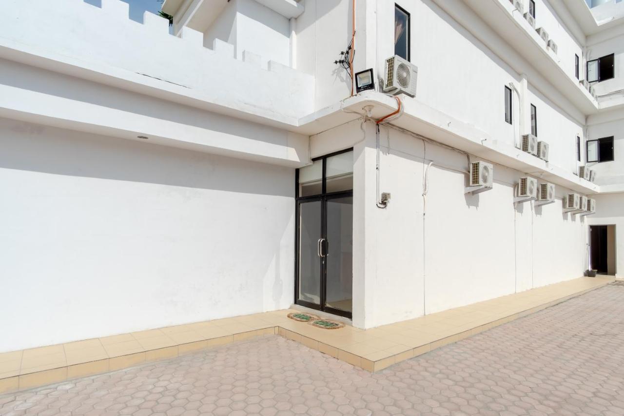 Oyo 2895 Paranginan Residence Medan Exterior foto